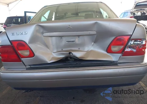 1999 Mercedes-Benz E 320 z USA, uszkodzony, nr VIN WDBJF65H6XA875803